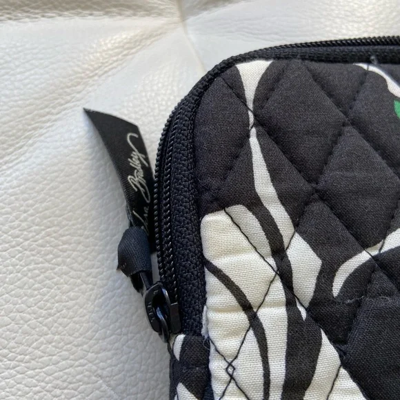 Vera Bradley Tablet Case 💚🤍🖤 - Picture 3 of 5